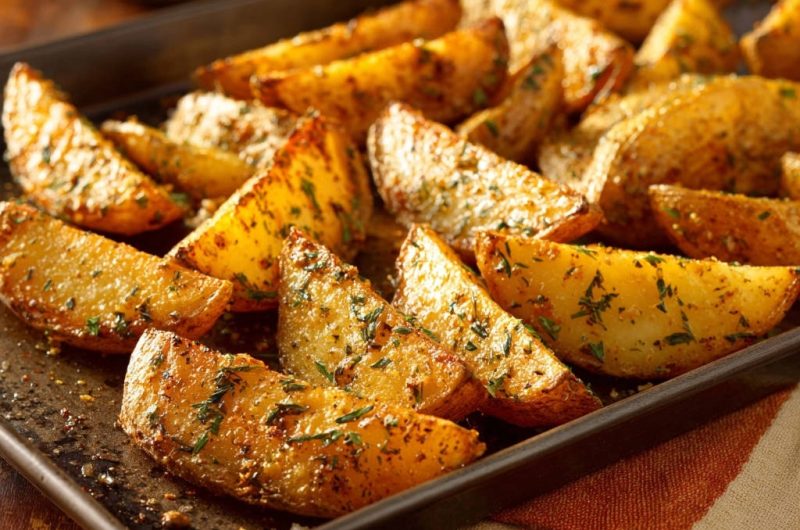 Garlic Herb Roasted Potato Wedges